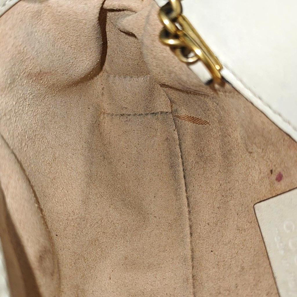 [Pre-Owned] GG Marmont Gold Logo Distressed Quilted Leather Mini Crossbody Bag - Good #1OSS75K