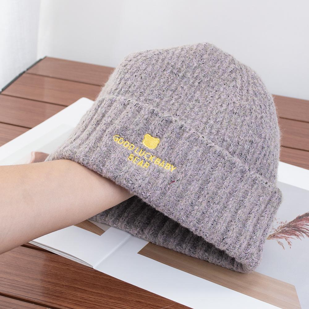 Mignon visage d'ours petit bonnet tricoté pour femme hiver polyvalent broderie faciale bonnet en laine protection des oreilles bonnet chaud froid