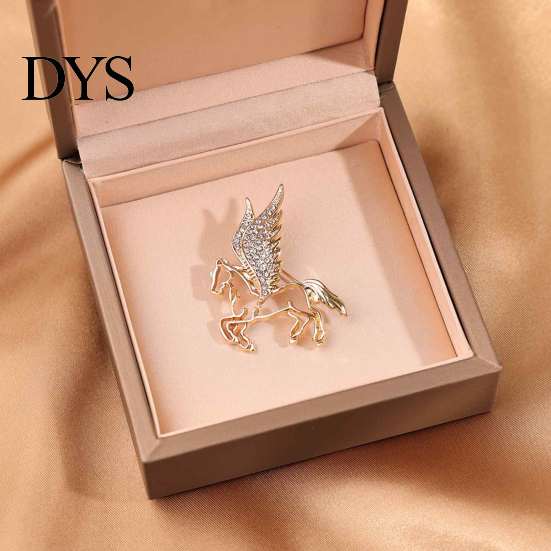 Alloy Brooch Accessory Rhinestone Flying Horse Brooch, Hollow Winged Lapel Pin for Men Jewelry Women, Decorative Badge Clothes Bag Hat Scarf Suits