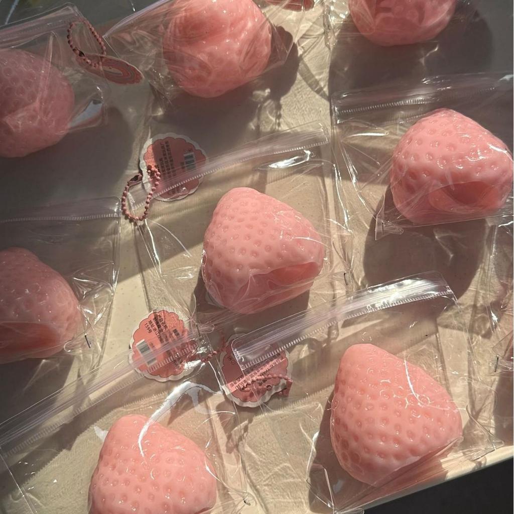 Strawberry Squeeze Toy: Slow Rebound Stress Relief Mini Decompression Artifact