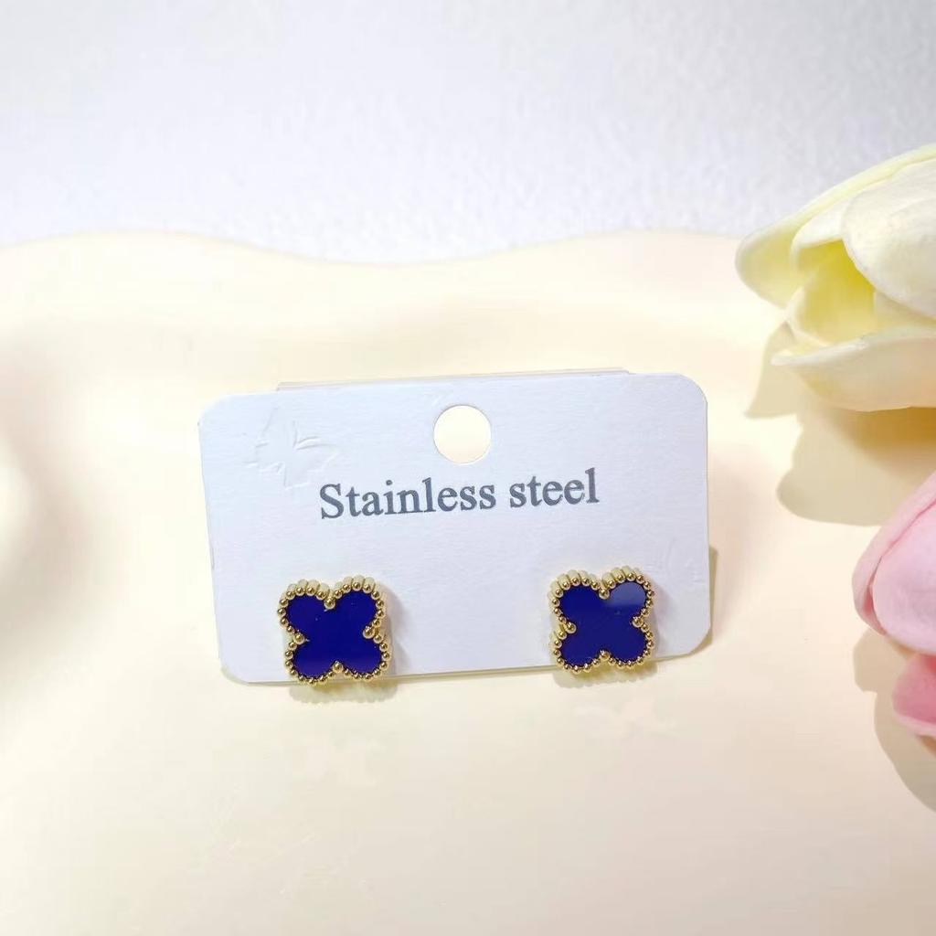 Boucles d'oreilles Clous Exquises et Minimalistes en forme de Trèfle à Quatre Feuilles en Acier Titane Résistantes au Ternissement Boucles d'oreilles Luxueuses et à la Mode