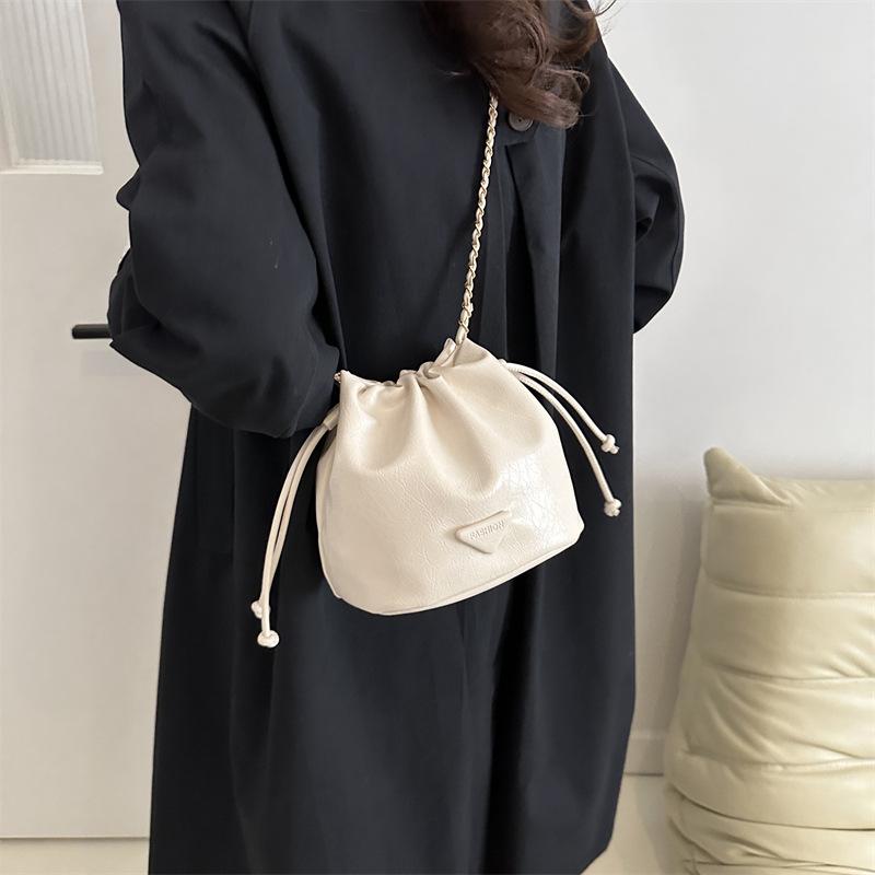 New Winter Niche Design Bag for Women Retro Chain Solid Color Women Bucket Bag One Shoulder Crossbody Bag Trendy