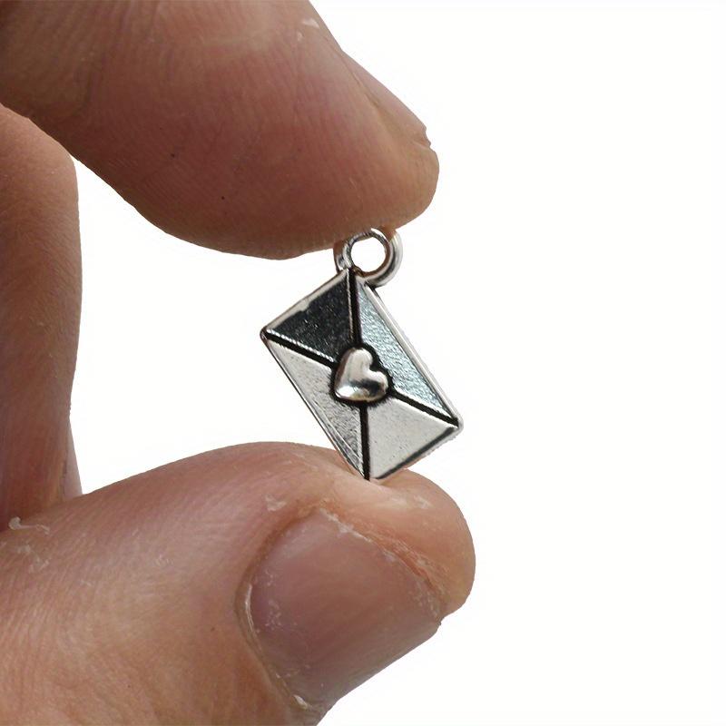 20pcs Mini Envelope Love Letter Pendant, DIY Retro Accessory Pendant 12 * 9mm.