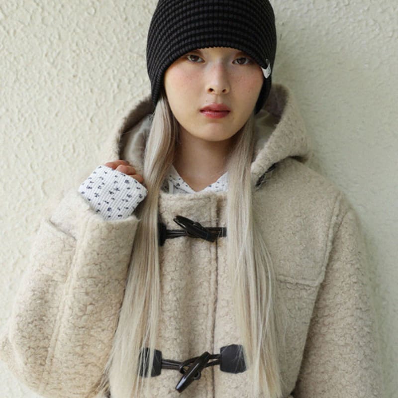 

УРОДЛИВАЯ ТЕНЬ ПОЛОСАТАЯ ДЛИННАЯ ШАПКА-БИНИ(ЧЕРНЫЙ) FREE