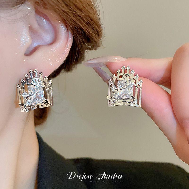 Silver Needle Simulation Camellia Stud Earrings French Retro Elegant Earrings Personalized Fashion Versatile Earrings Niche High Sense