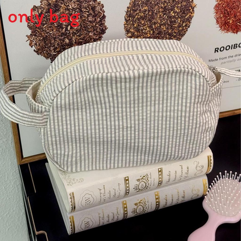 Minimalist Striped Makeup Bag With Polyester Material For Travel And Daily Use