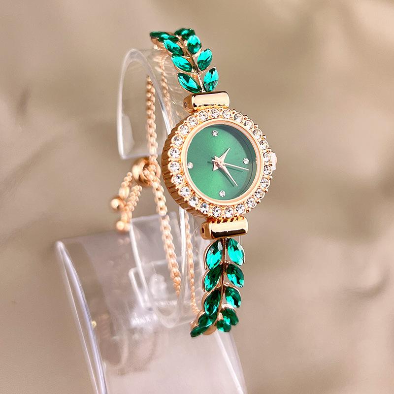 Vintage Elegant Baroque Rhinestone Quartz Women's Watch Sparkling Crystal Classic Design Perfect Accessory for Daily Wear