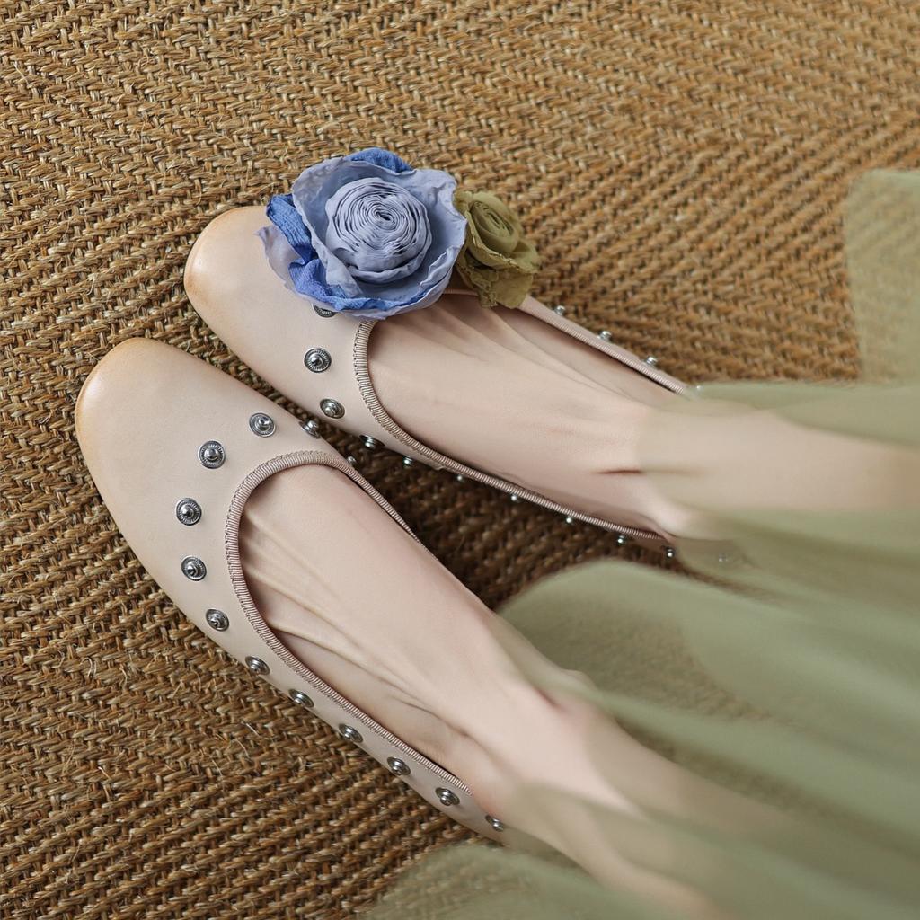 Fashion Fashion Flat Shoes for Women Spring Autumn Rivets Flower Shallow Rivets 2025 New Round Toe Inward Height Increasing Ladies Shoes