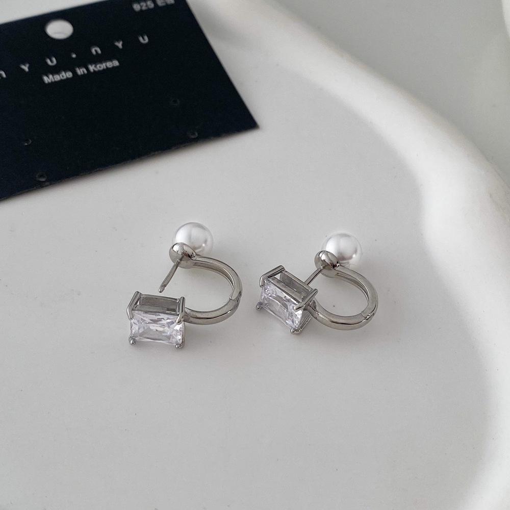 

Геометрические серьги-каффы в корейском стиле с кристаллами и жемчугом, с позолоченной медью