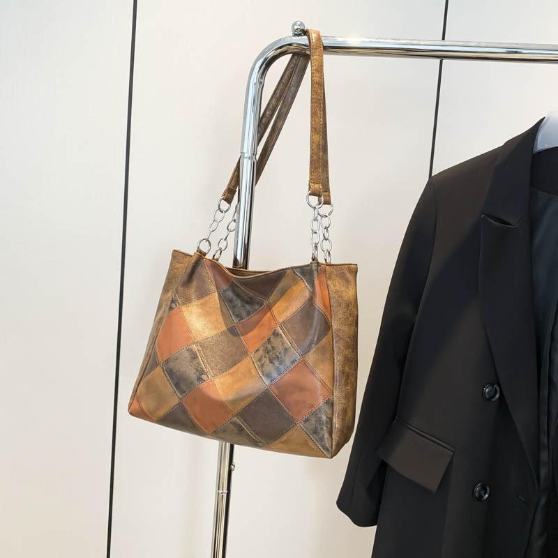 

Bag personalized women s bag 2025 new fashionable and beautiful portable shoulder messenger bag trend contrasting colors autumn tote коричневый