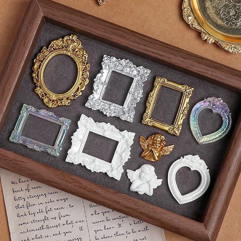 12pcs Retro Golden Miniature Photo Frames Baroque Resin Mini Photo Frame Accessory Mini House European Vintage Frame Decoration