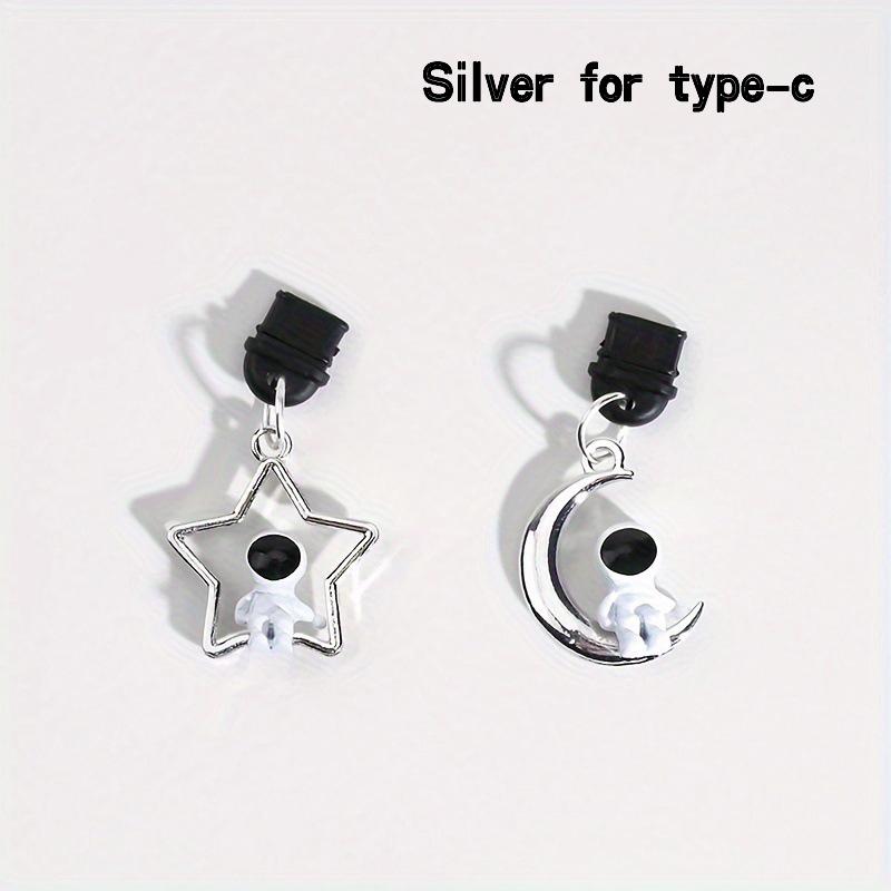 

2 шт. Парные подвески-заглушки от пыли для телефона в виде космонавта, звезды, луны. Подходят для iPhone, Samsung, телефонов с интерфейсом Type-C. Декор для телефона