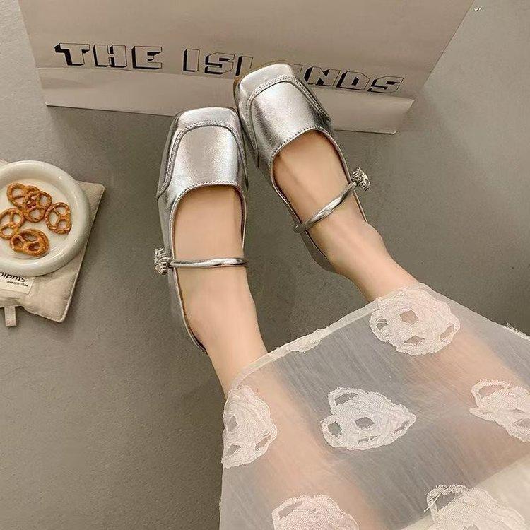 French retro Mary Jane shoes women's 2025 spring and autumn new versatile single shoes light mouth silver small leather shoes Doudou shoes