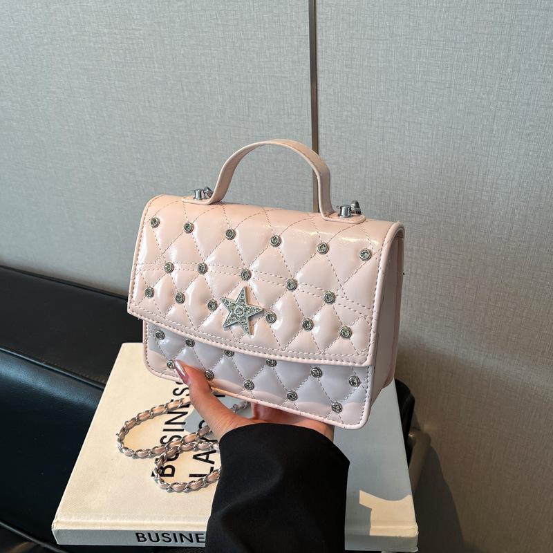 

Сумка-цепочка ромбовидной формы женская 2025 новая трендовая модная сумка-рюкзак универсальная портативная маленькая квадратная сумка розовый