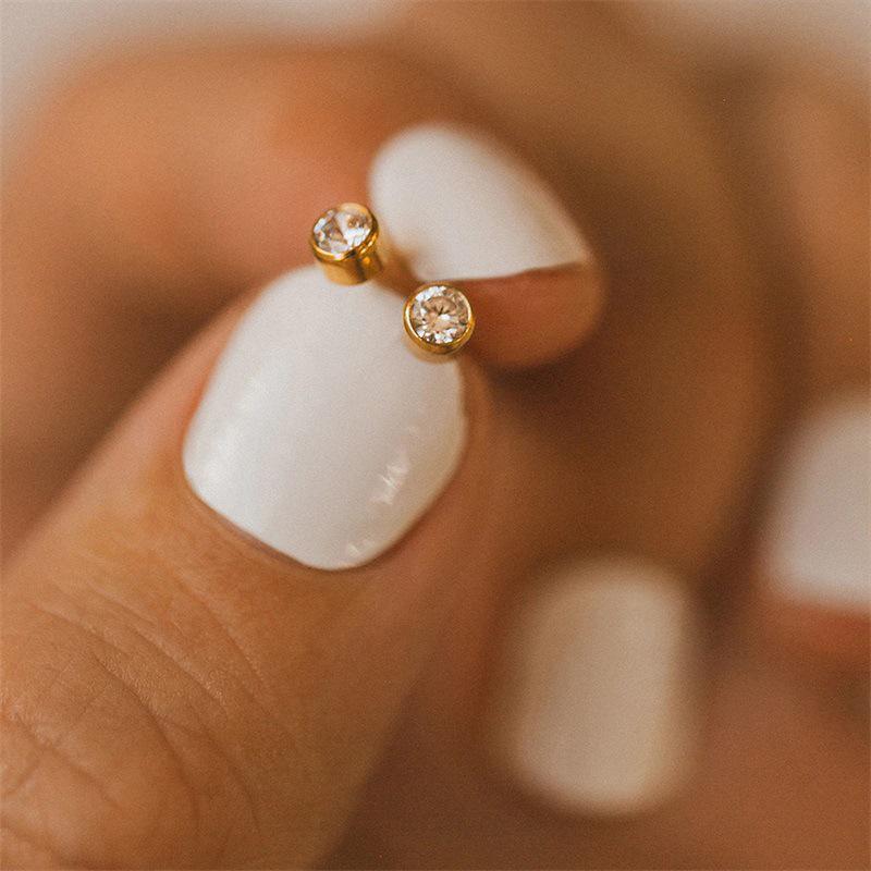 eManco Colorful Rhinestone Diamond-Studded Earrings, Stainless Steel Gold-Plated Ear Cuff.