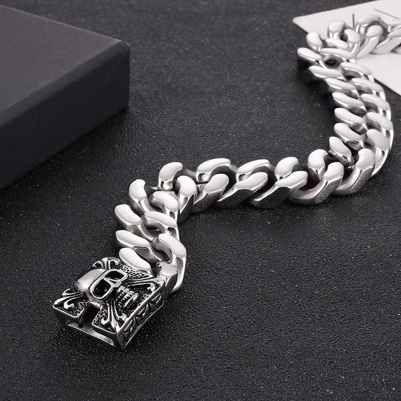 Collana spessa con catena di macinazione su due lati lucidatura di teschi da uomo retrò personalizzati europei e americani