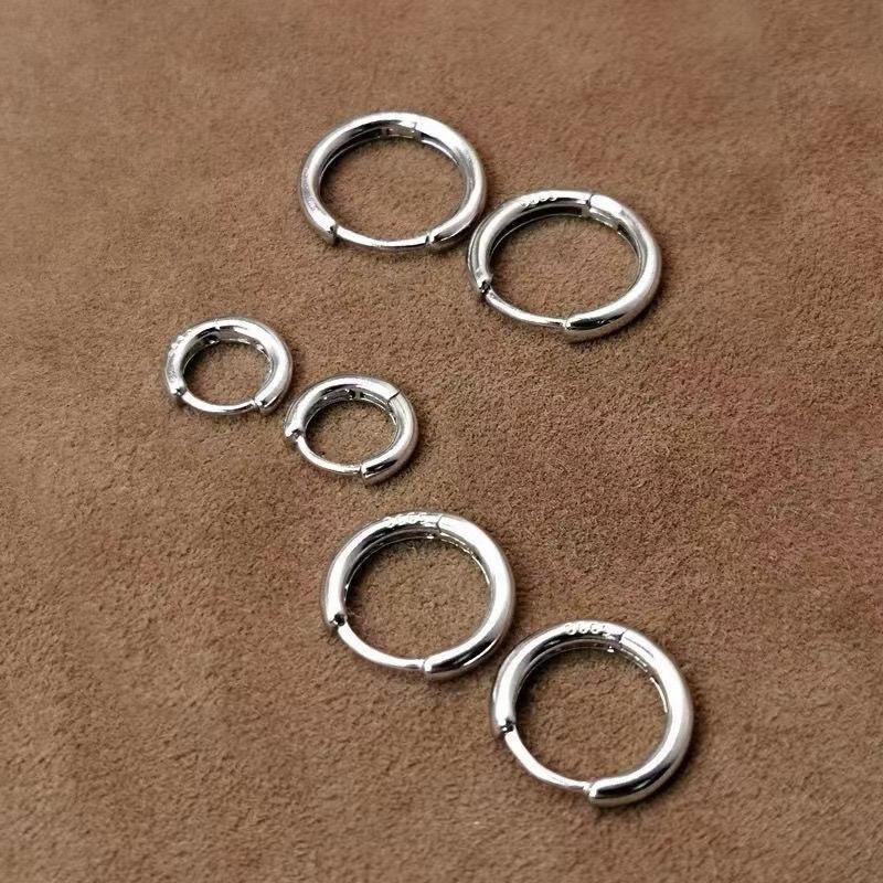 Exquisite 925 Silver Small Earrings Plain Silver Comfortable Smooth Design Perfect for Girls and Women