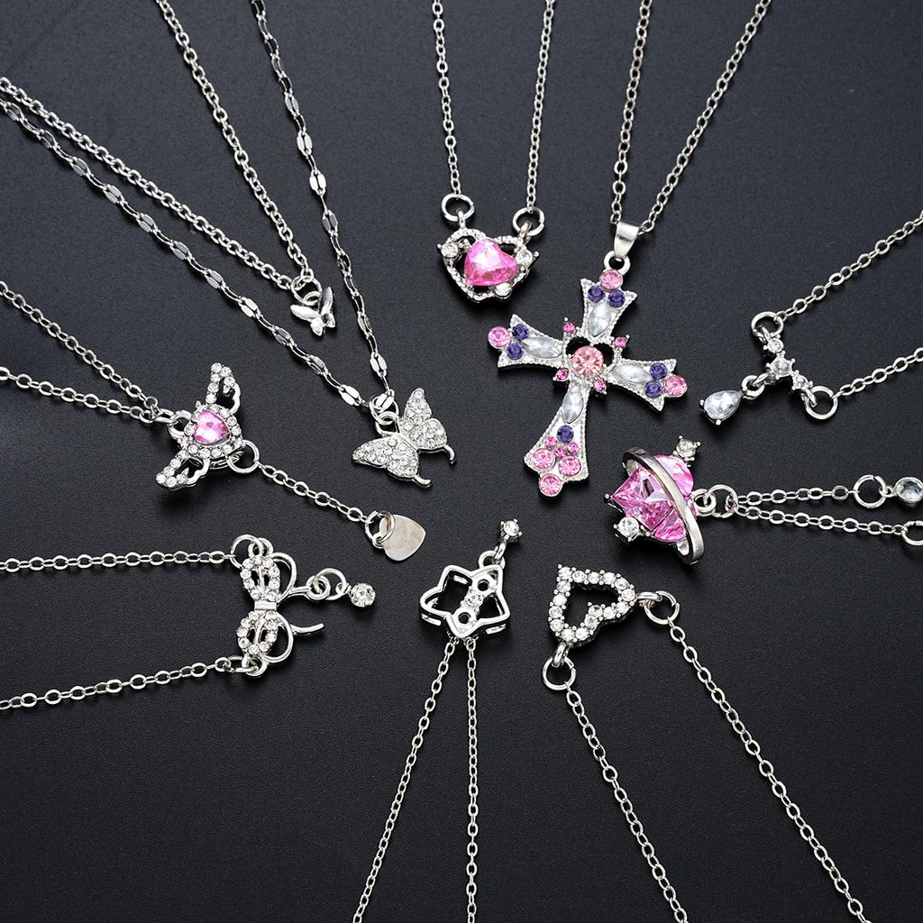 Set di 9 Collane con Ciondoli Eleganti in Zircone da Donna Moda Colore Rosa Croce Farfalla Cuore Fiocco Collane Gioielli da Festa Regalo
