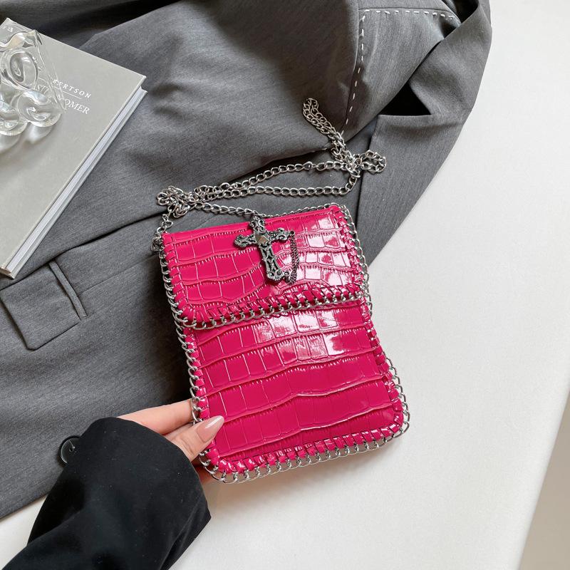 

2025 summer new niche small square bag fashion trend messenger bag women s bag foreign style simple personality shoulder bag розы красного