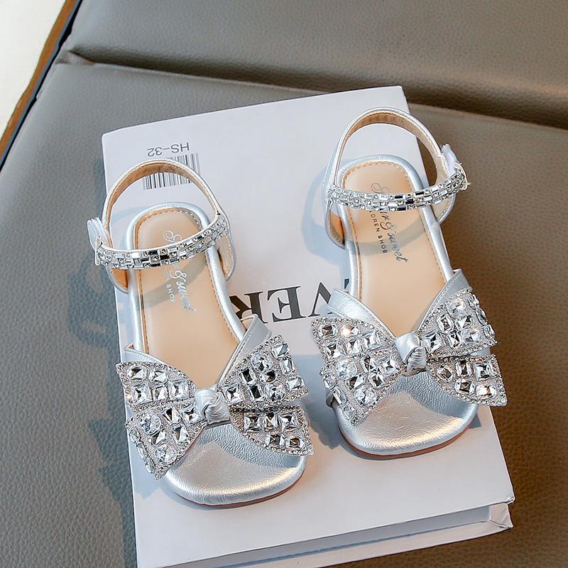 

Girls Beach Shoes Open Toes Shiny Crystal Kids Sandals Non-slip Soft Sole 2025 Summer New Kids Princess Shoes Elegant Hook&loop 23 серебряный