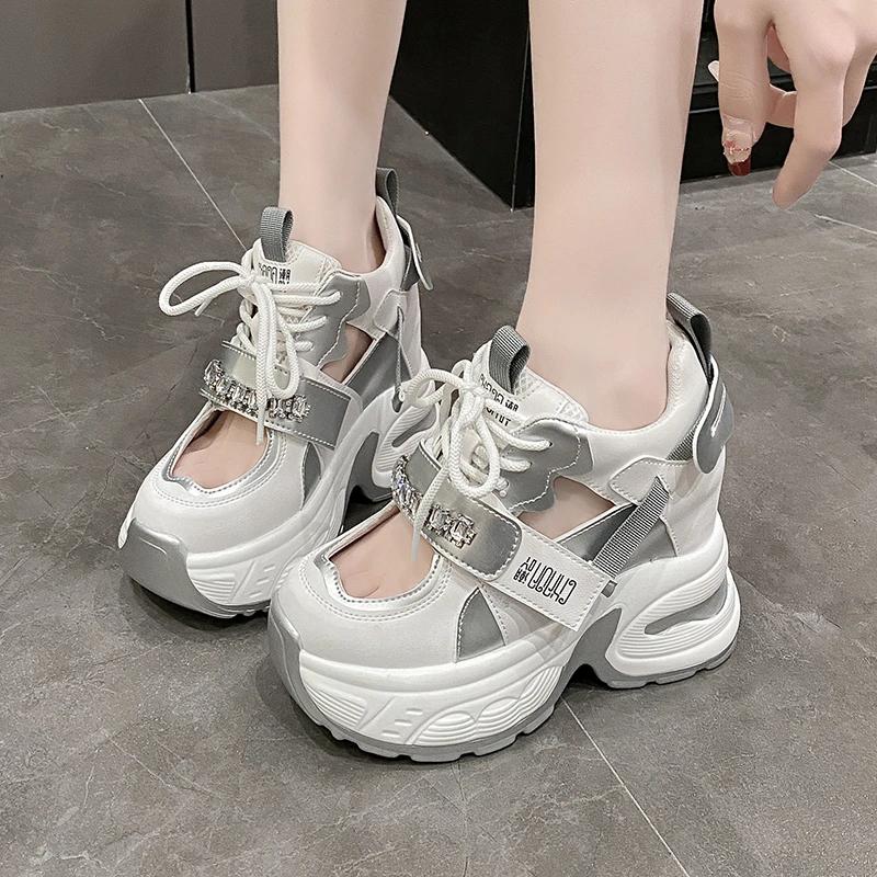 

Туфли на каблуке 11 см Женские кроссовки на танкетке с толстой подошвой Ажурные гладиаторы Дышащие Новая летняя обувь Женские Блестящие кожаные массивные сандалии 39