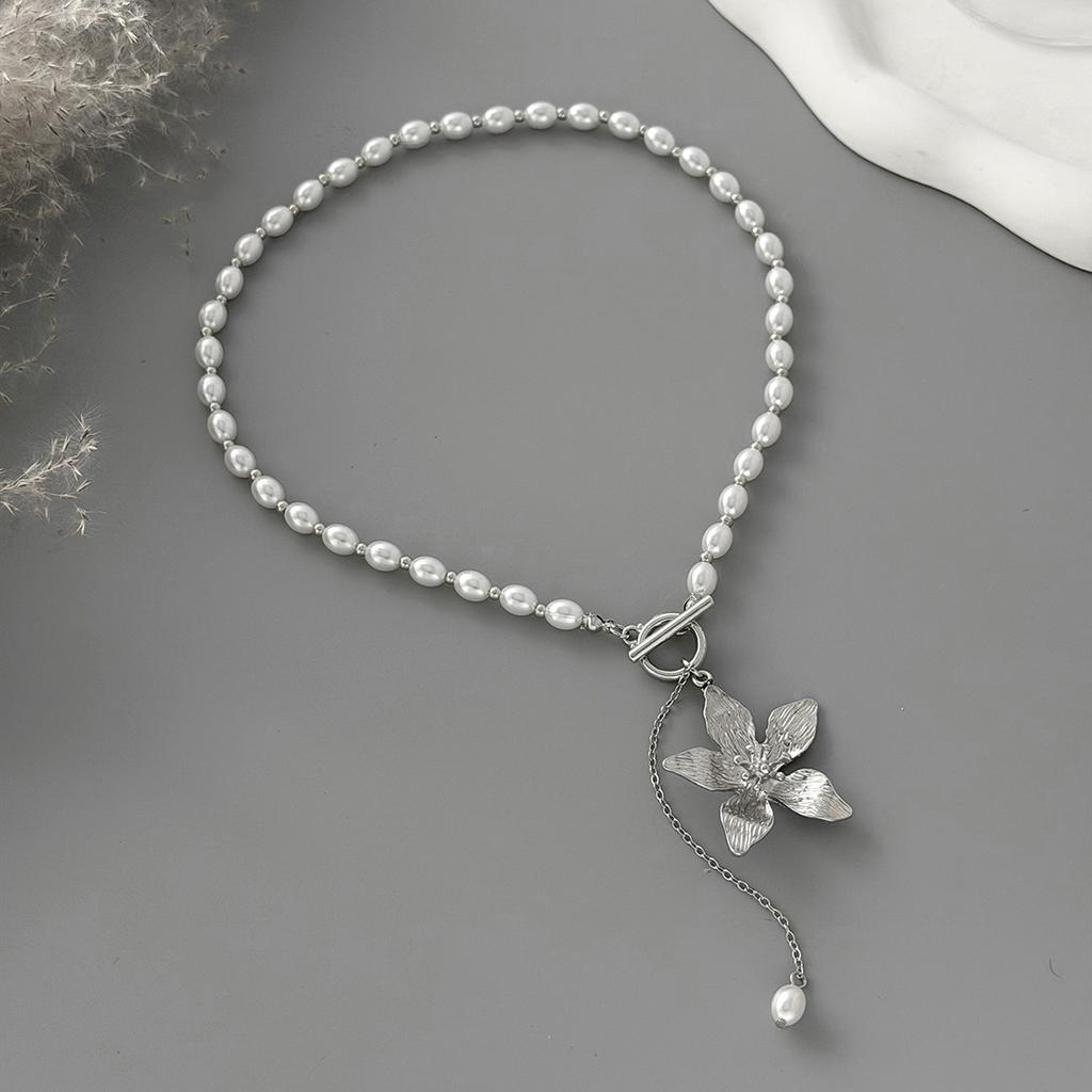 Imitation Pearl Choker Necklace Women Flower Pendant Aesthetics Jewelry Gift