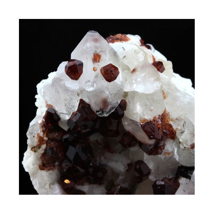 Pierres et Minéraux. Grenat Spessartite, Orthose. 788.0 ct. Gilgit-Baltistan, Pakistan.