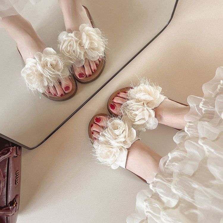 Versatile outer wear flower beach cool slippers women's 2025 summer new beautiful flat flat one-word shoes go out