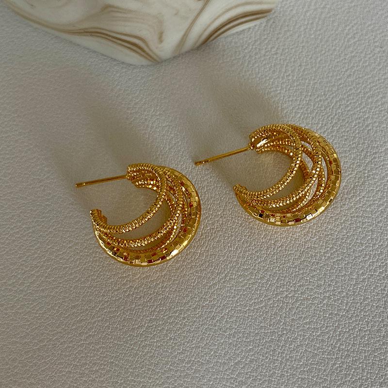 Wrapped multi-layer C-shaped earrings, simple personalized design earrings, fashionable and cold wind earrings, niche and high-end sense