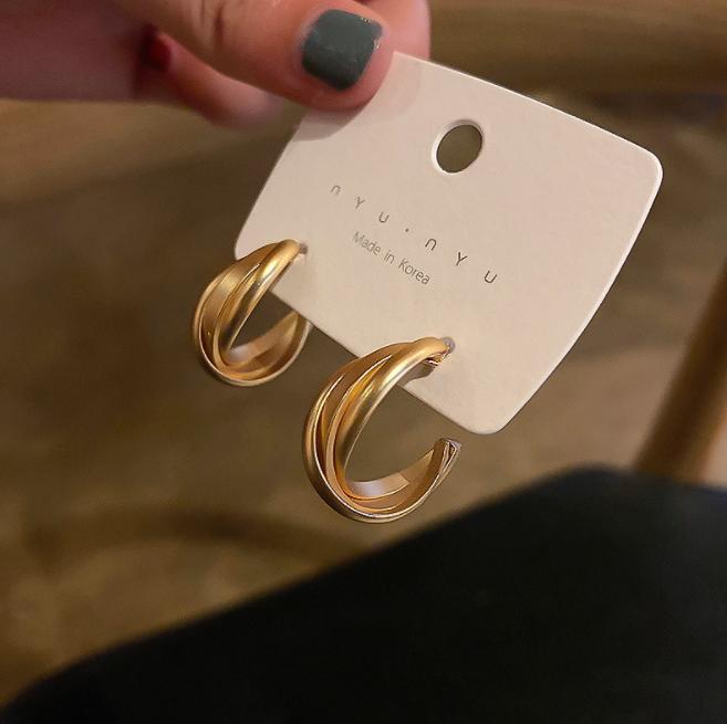 

Корейские геометрические серьги с витой поверхностью, модные серьги, женские украшения