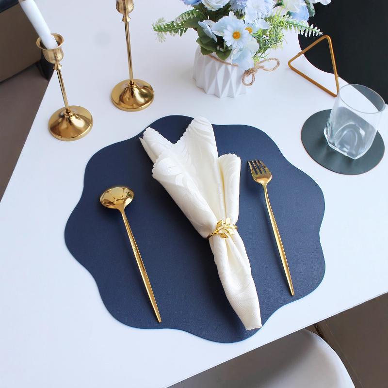 1Pcs Waterproof Non-Slip Kitchen Tableware Pad Flower Shaped Leather Placemats Heat-Resistant Place Mats Christmas Decor