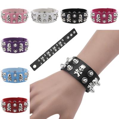 Breites PU-Leder Totenkopf Kegel Nieten Armband, Gothic Punk Verstellbares Druckknopf Handgelenkband Unisex Rock Handgelenkband