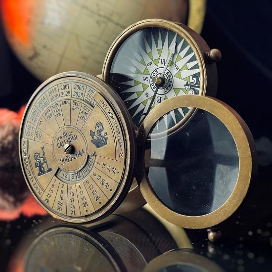 

Морской винтажный латунный 40-летний календарь с увеличительным стеклом и компасом для домашнего офиса