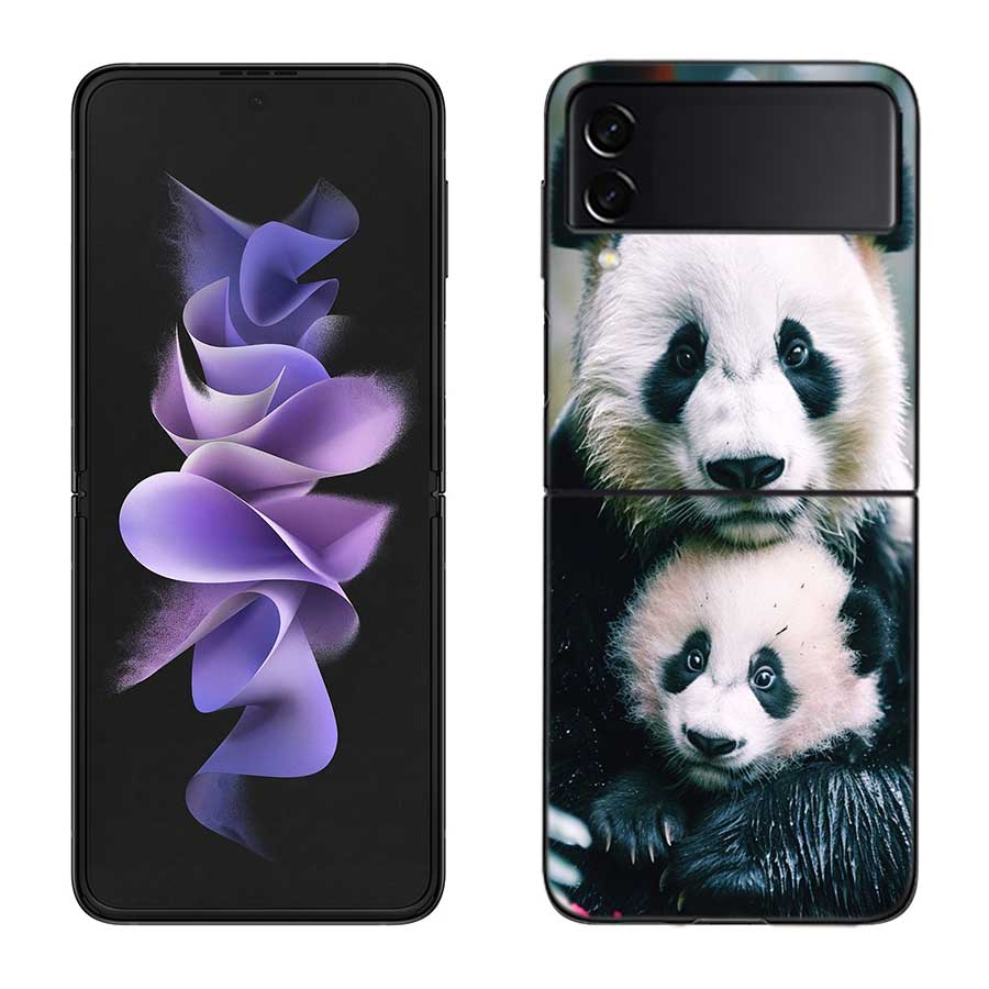 Panda Baby, Giant Panda Family Phone Case For Samsung Z Flip 7 6 5G Galaxy Z Flip 5 4 3 Black Hard Cell Cover Luxury PC Shell C
