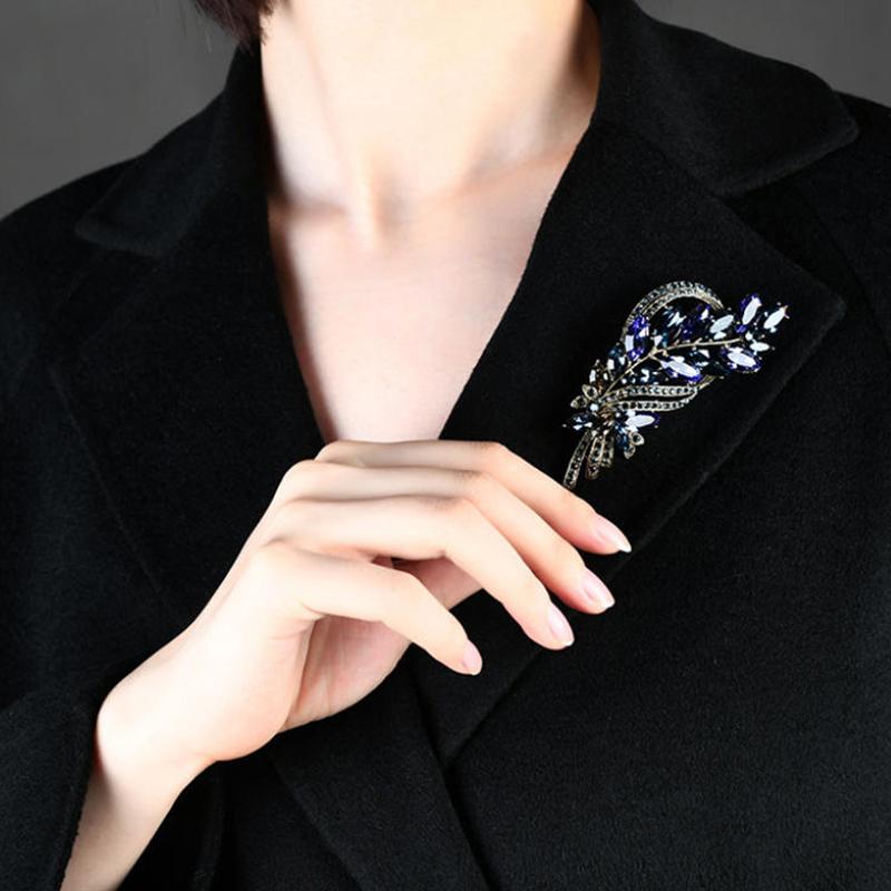 Brooch Ladies High-End Crystal Accessories Retro Atmosphere Suit Corsage Coat Brooch Birthday Gift