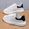 McQueen scarpe bianche basse scarpe da uomo e da donna 2025 primavera e autunno nuove popolari versatili con suola spessa rialzante scarpe sportive da skateboard per coppia