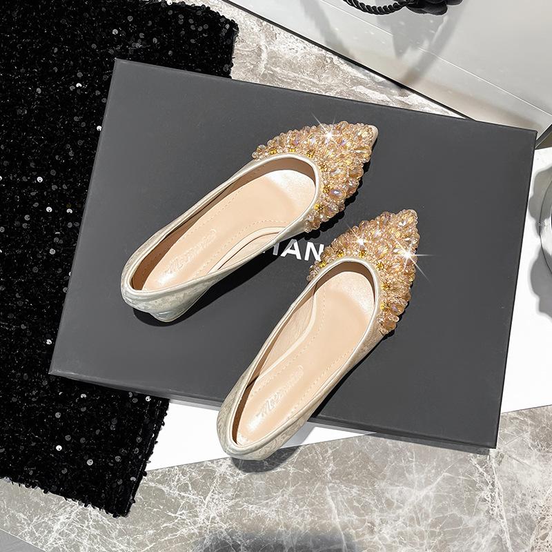 

Женские туфли-лодочки на остром толстом каблуке, новые, с мелким вырезом, украшенные бисером и стразами, на среднем каблуке, свадебные 33 абрикосовый