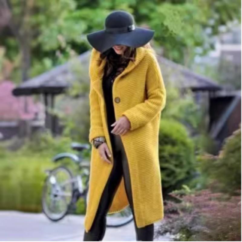 Dámský pletený svetr střední až dlouhé délky nadměrné velikosti s kapucí