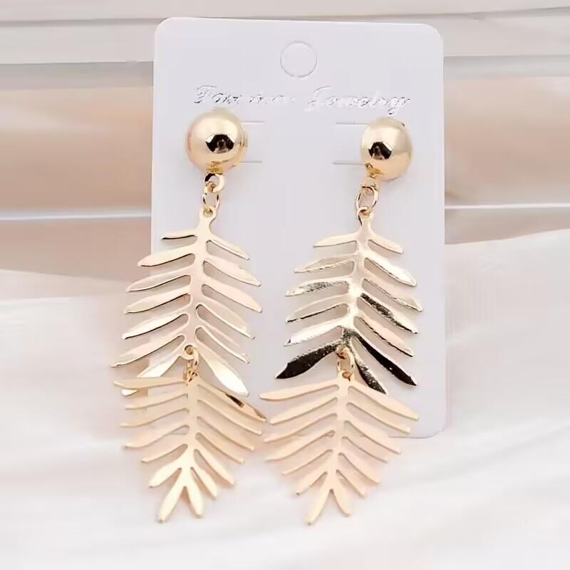 Retro Statement Metal Long Drop Earrings for Women European Irregular Geometry Dangle Earrings Party Punk Twist Jewelry Gift