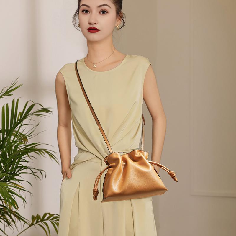 Classic Flamenco Leather Drawstring Bucket Bag - Autumn & Winter Collection, One-Shoulder or Crossbody Style, Women's Fashion Accessory