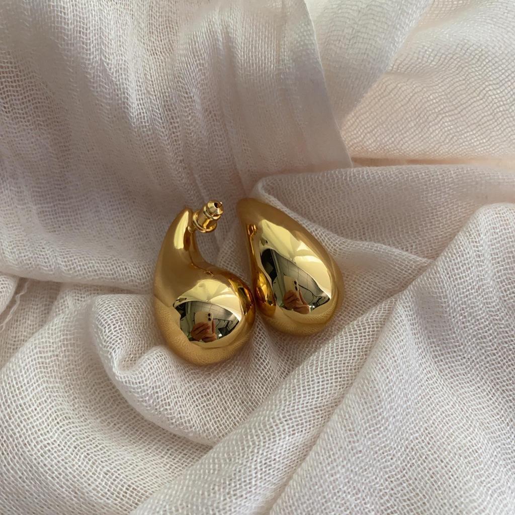 Niche Fashionable Water Drop Stud Earrings, Minimalist Earrings, High-End Temperament Earrings, Cold And Smooth Earrings