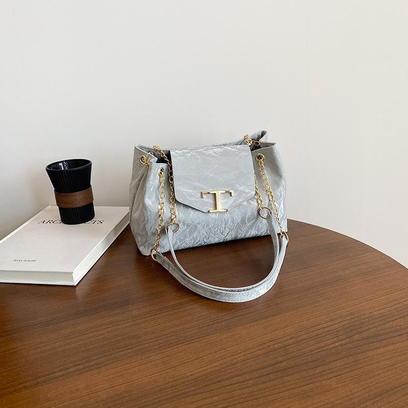 

Versatile casual chain One shoulder armpit bag Letter decoration Simple large capacity tote bag Crossbody bag Women s bag серый