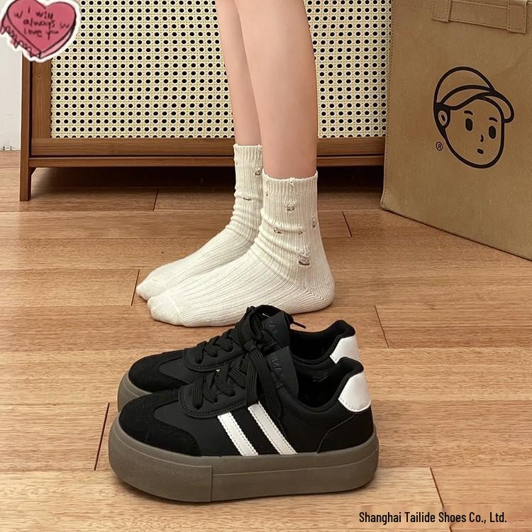 Versatile 2025 Women's Thick-Soled White Retro Skate Shoes for Spring & Autumn