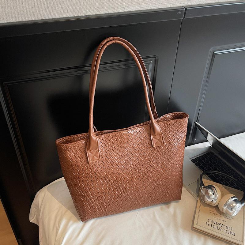 Large Capacity Woven Pattern Indentation Tote Bag Women's 2025 Summer New Fashion Texture Versatile Shoulder Handbag Women