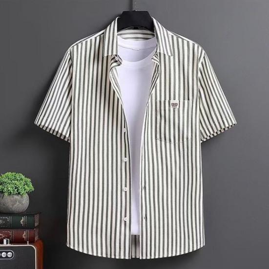 Herren Hemd Kragen Kurzarm Knöpfe Knopfleiste Hemd Tops mit aufgesetzter Tasche Gestreifter Druck Lockerer Schnitt Sommer Freizeithemd