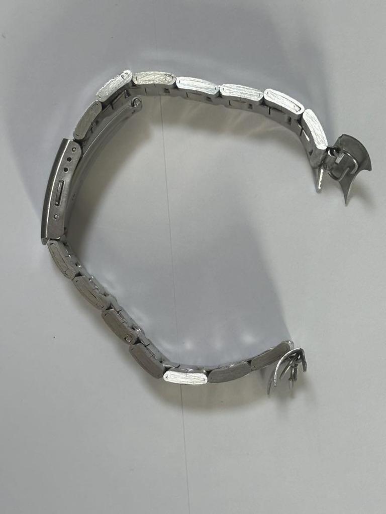 [USED] Large 22mm metal watch with tri-fold band