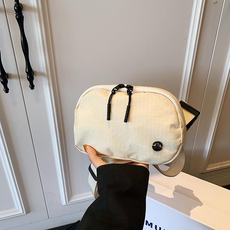 

Женская сумка через плечо простая новая однотонная повседневная большая вместимость на плечо рюкзак ленивый ветер для поездок на работу сумка-мессенджер