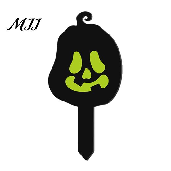 Halloween Party Festive Stakes Pumpkin Yard Sign with Stake, Glow in The Dark Cool Theme Props Spooky Silhouette Garden Stake for Outside Patio