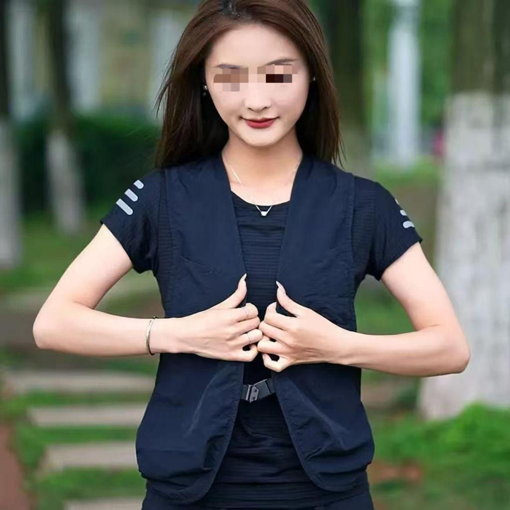 The Super Light Men's and Women's Vest Pocket, Street Style Chest Fishing Hiking Photography Vest Garment Bag That Outdoor Trave