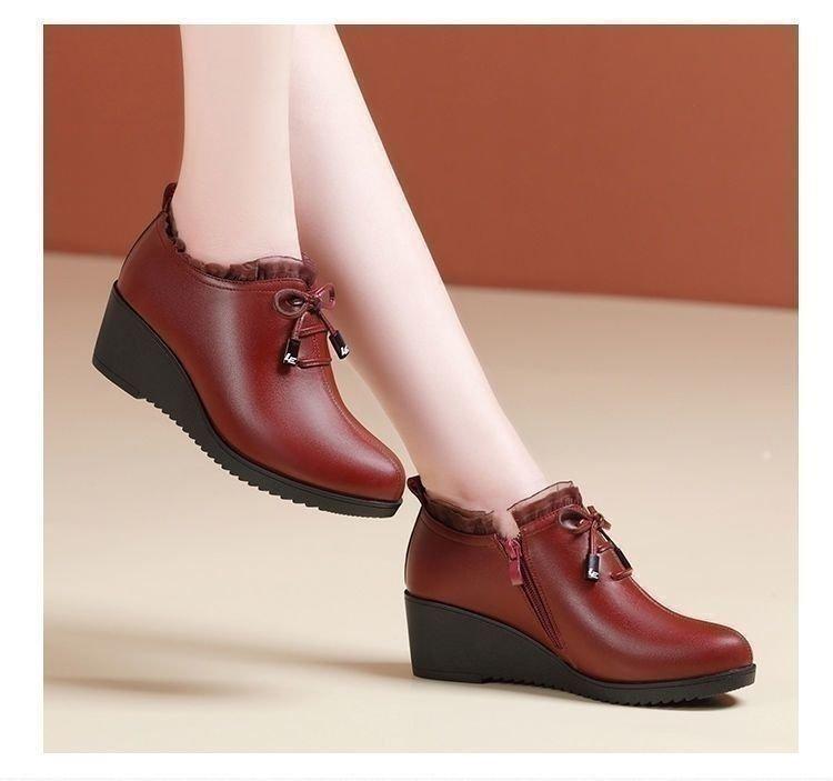 Mom Shoes Soft Sole Women's Spring and Autumn Single Shoes Women's Shoes 2025 New Middle-aged and Elderly Middle-heeled Wedge Heel Soft Leather Shoes